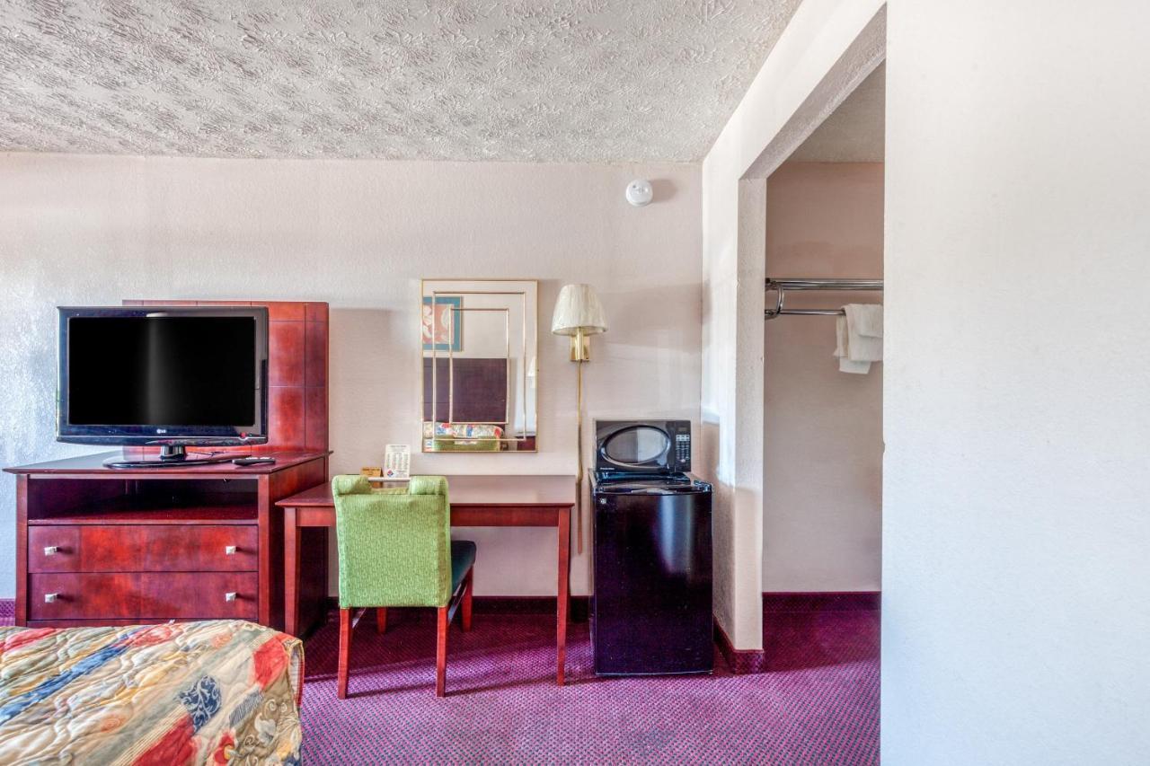 Oyo Hotel Decatur I-20 East & Wesley Club Dr Εξωτερικό φωτογραφία