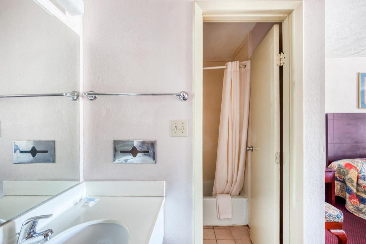 Oyo Hotel Decatur I-20 East & Wesley Club Dr Εξωτερικό φωτογραφία